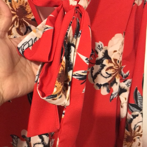 Tie neck flower blouse - Picture 5 of 7